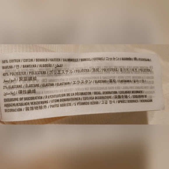 Hollister Cream V-Neck T-Shirt - Picture 5 of 5